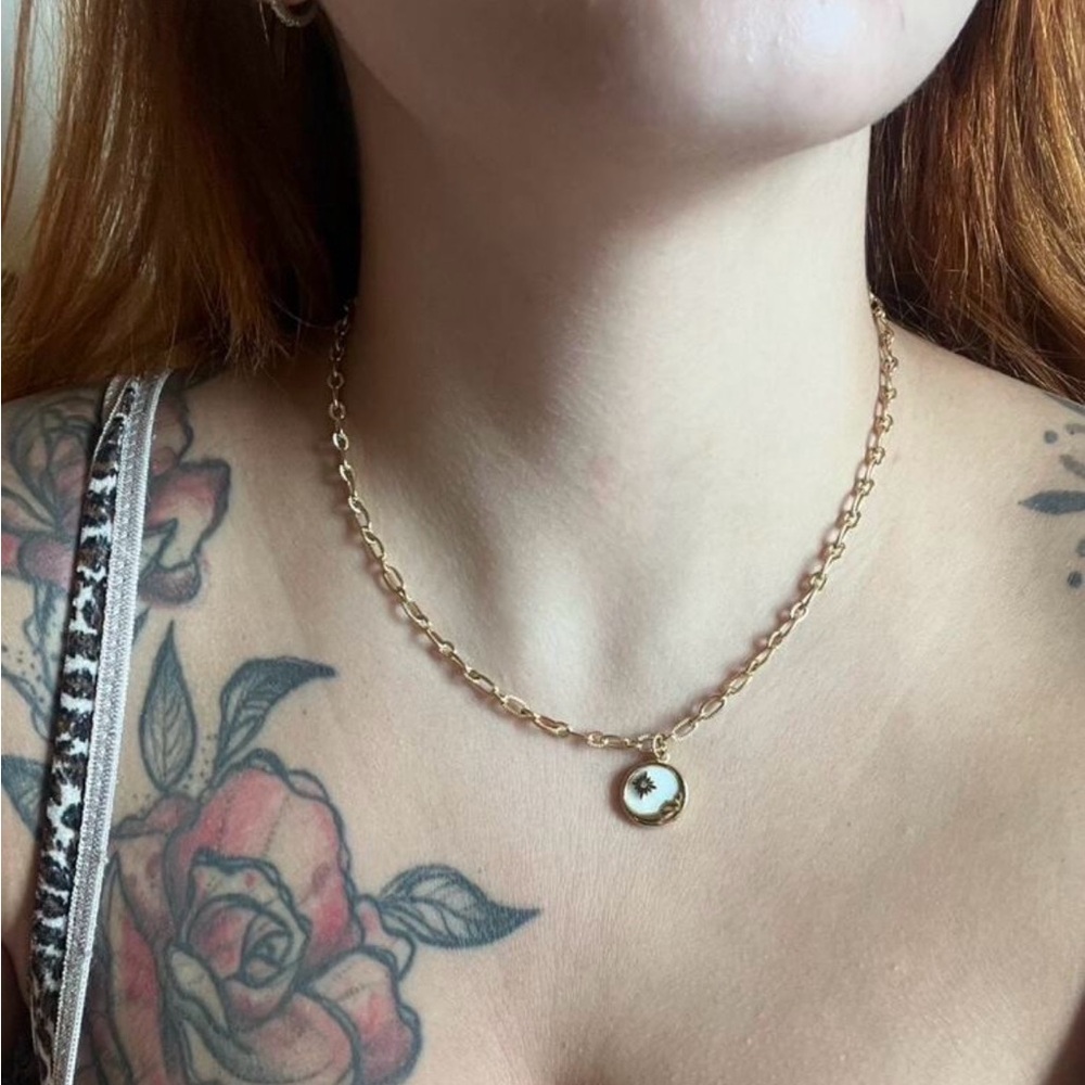 18k Gold Plated 3D Crescent Moon Pendant Necklace. New. - Picture 9 of 15